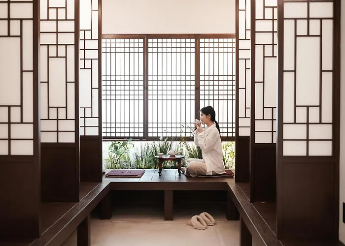 D A L Premium Capsule Hotel-Woman Only
